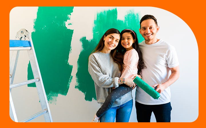 Familia feliz posando para la cámara