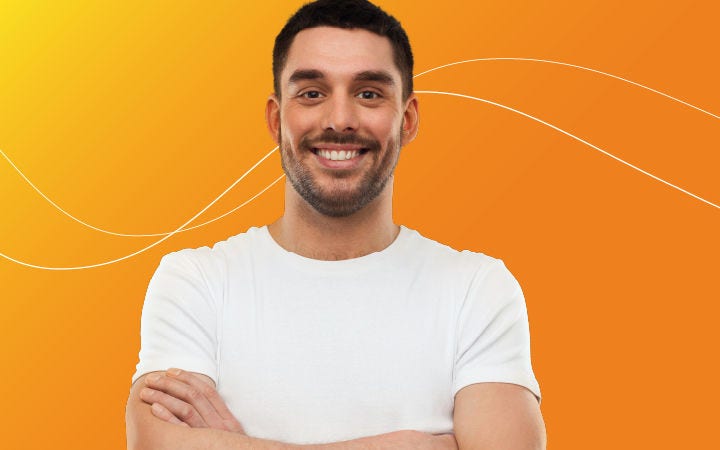 Hombre joven sonriendo