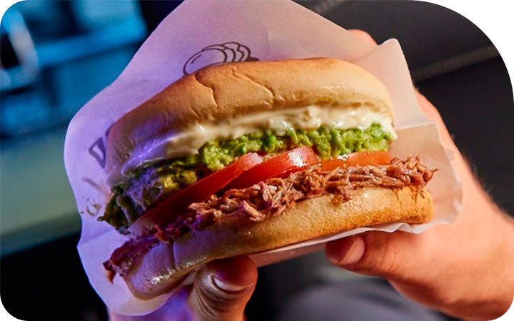 Sandwich en mano
