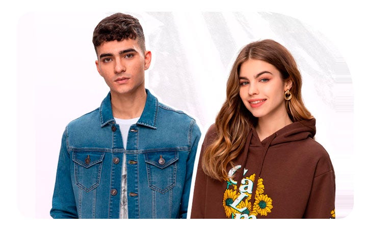 Pareja de jóvenes sonriendo 