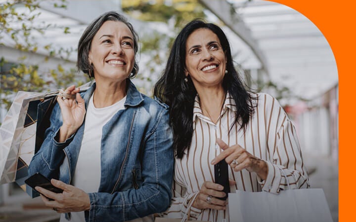 Mujeres en centro comercial