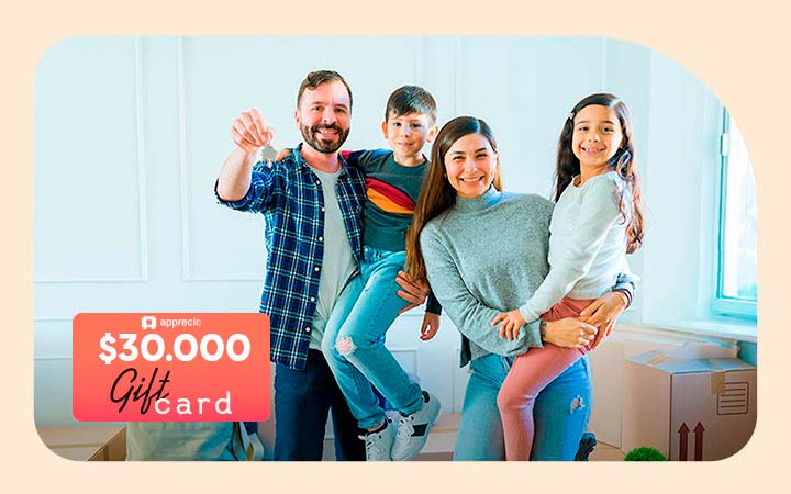 Familia feliz posando para la cámara