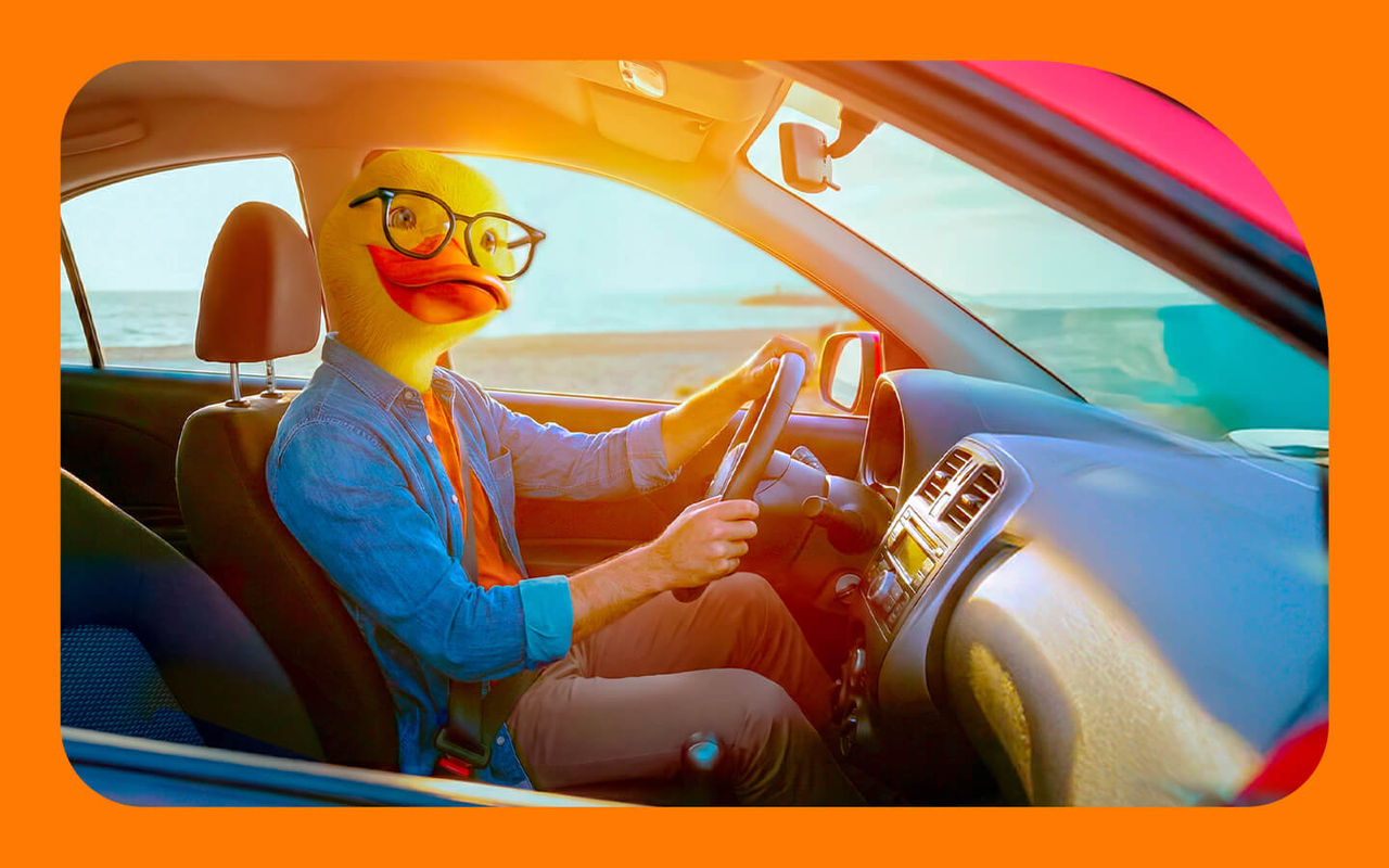 Pato BancoEstado en vehículo