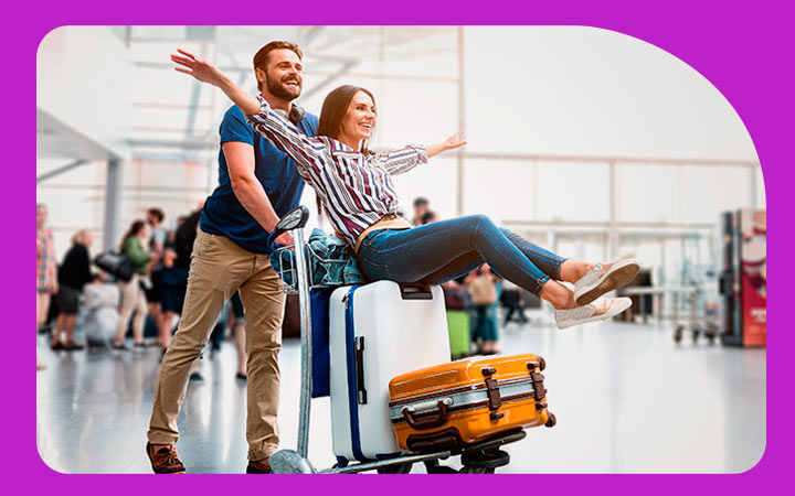 Pareja en aeropuerto