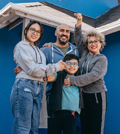 Familia en su nuevo hogar
