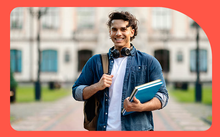 Joven estudiante sonriendo