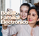 Madre e hija mirando celular