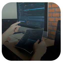 Manos con computador Manos con computador