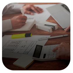 manos en escritorio manos en escritorio