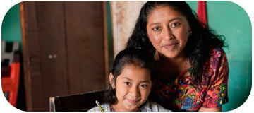 Mujer trabajando en su computador