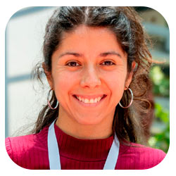 Mujer sonriendo  Mujer sonriendo