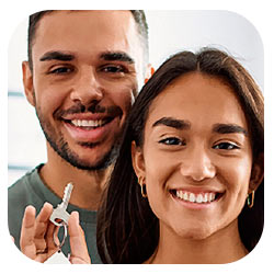 Pareja sonriendo Pareja sonriendo