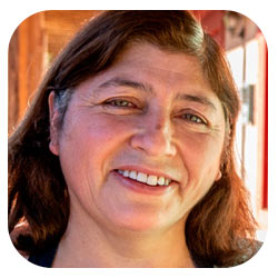 Mujer mayor sonriendo Mujer mayor sonriendo