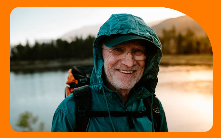 Adulto mayor sonriendo Adulto mayor sonriendo