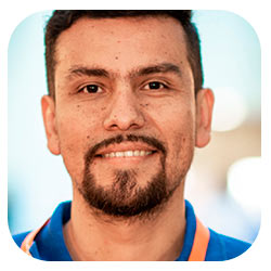 Hombre sonriendo  Hombre sonriendo