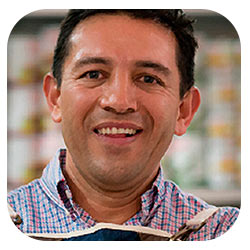 Hombre sonriendo  Hombre sonriendo