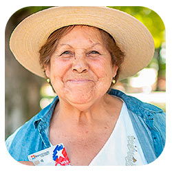 Mujer mayor posando Mujer mayor posando