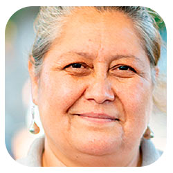 Mujer mayor posando Mujer mayor posando