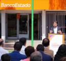 Presidente de BancoEstado hablando al público