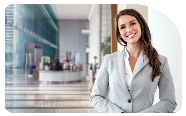 Mujer joven sonriendo Mujer joven sonriendo