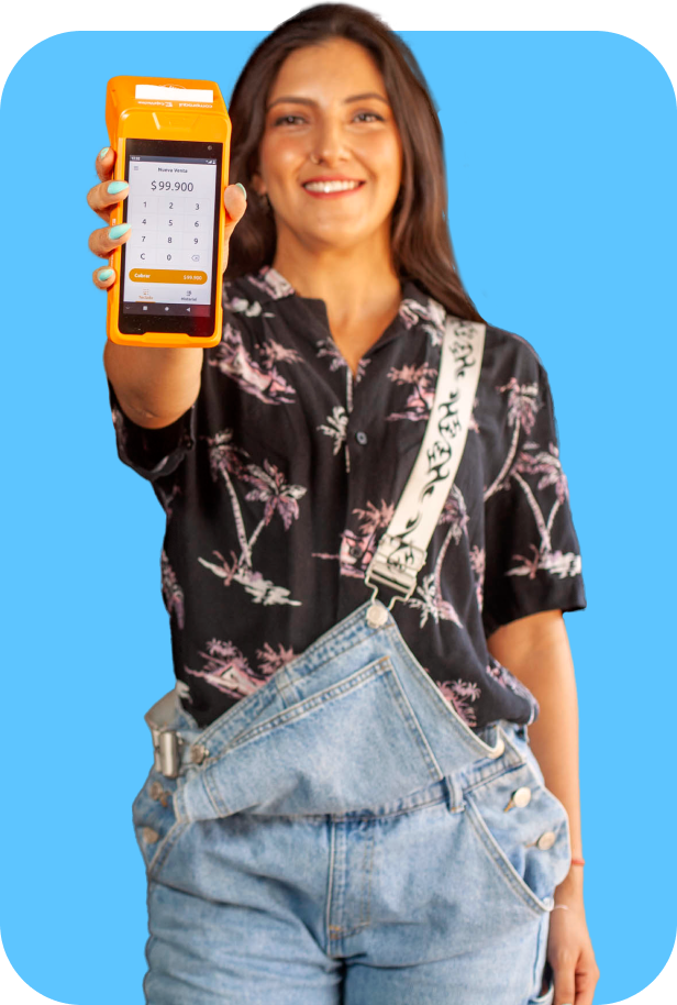 Mujer mostrando la maquina Super Compraqui Mujer mostrando la maquina Super Compraqui